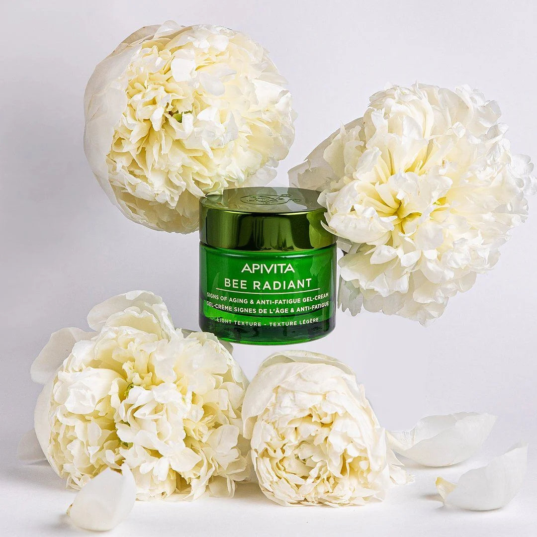 Slika proizvoda APIVITA Bee Radiant dnevna krema light 50ml iz online apoteke Moja Farmacija - BIH