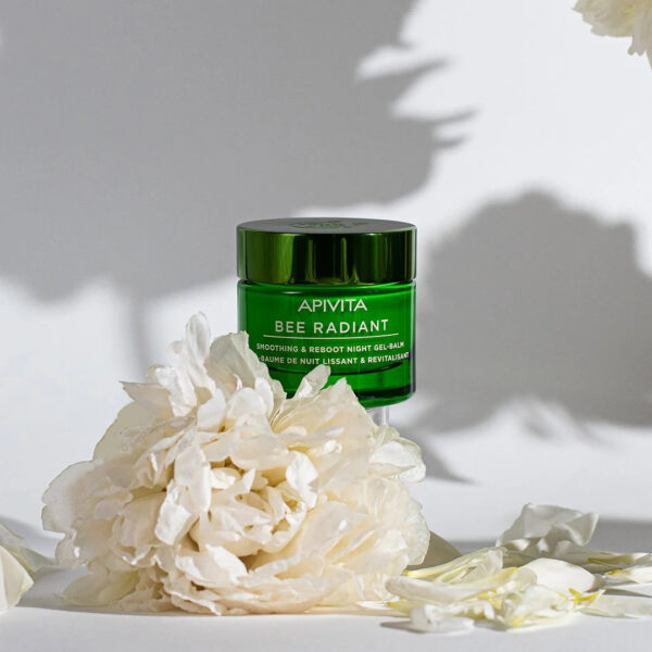 Slika proizvoda APIVITA Bee Radiant noćna krema 50ml iz online apoteke Moja Farmacija - BIH