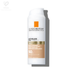La Roche-Posay Anthelios Age Correct tonirana SPF 50 krema protiv bora sa hijaluronskom kiselinom, ujednačavanje tena i zaštita od sunca.
