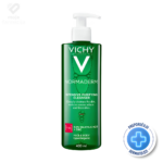 VICHY Normaderm Phytosolution gel za dubinsko čišćenje masne i osjetljive kože sklone aknama u zelenoj bočici sa pumpicom.