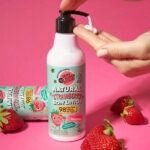 Slika proizvoda SKIN SUPER GOOD Losion za tijelo od jagode 250ml iz online apoteke Moja Farmacija - BIH