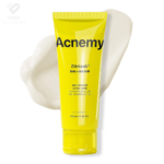 Acnemy Zitmask pročišćavajuća maska protiv akni i mitisera u tubi od 100ml, prikazana pored uzorka guste i glatke teksture maske.