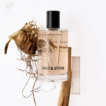 Elegantna bočica Salt and Stone Santal and Vetiver spreja bez alkohola sa drvenastim notama sandalovine