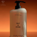 SALT & STONE Saffron & Cedar Gel za tuširanje (450 ml) – Luksuzni gel sa safranom, kedrom, vitaminom C i hijaluronskom kiselinom - Slika 2